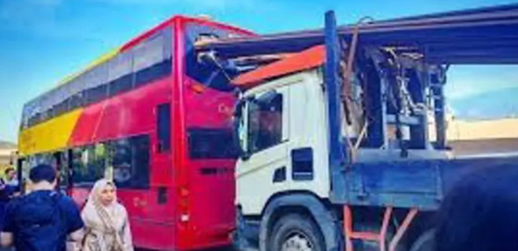 Τραγωδία στην Κίνα: 13 νεκροί σε σύγκρουση μίνι μπας με νταλίκα στην επαρχία Χενάν