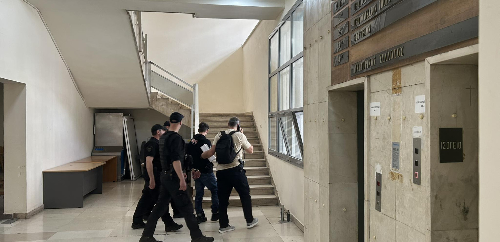 Θεσσαλονίκη: Στα δικαστήρια ο 30χρονος που ομολόγησε ότι σκότωσε τον πατέρα του