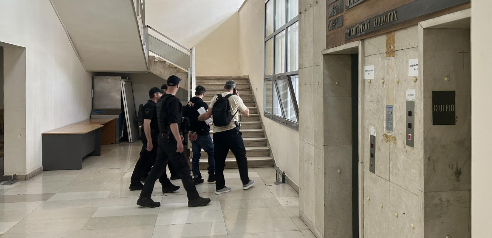 Θεσσαλονίκη: Στα δικαστήρια ο 30χρονος που ομολόγησε ότι σκότωσε τον πατέρα του