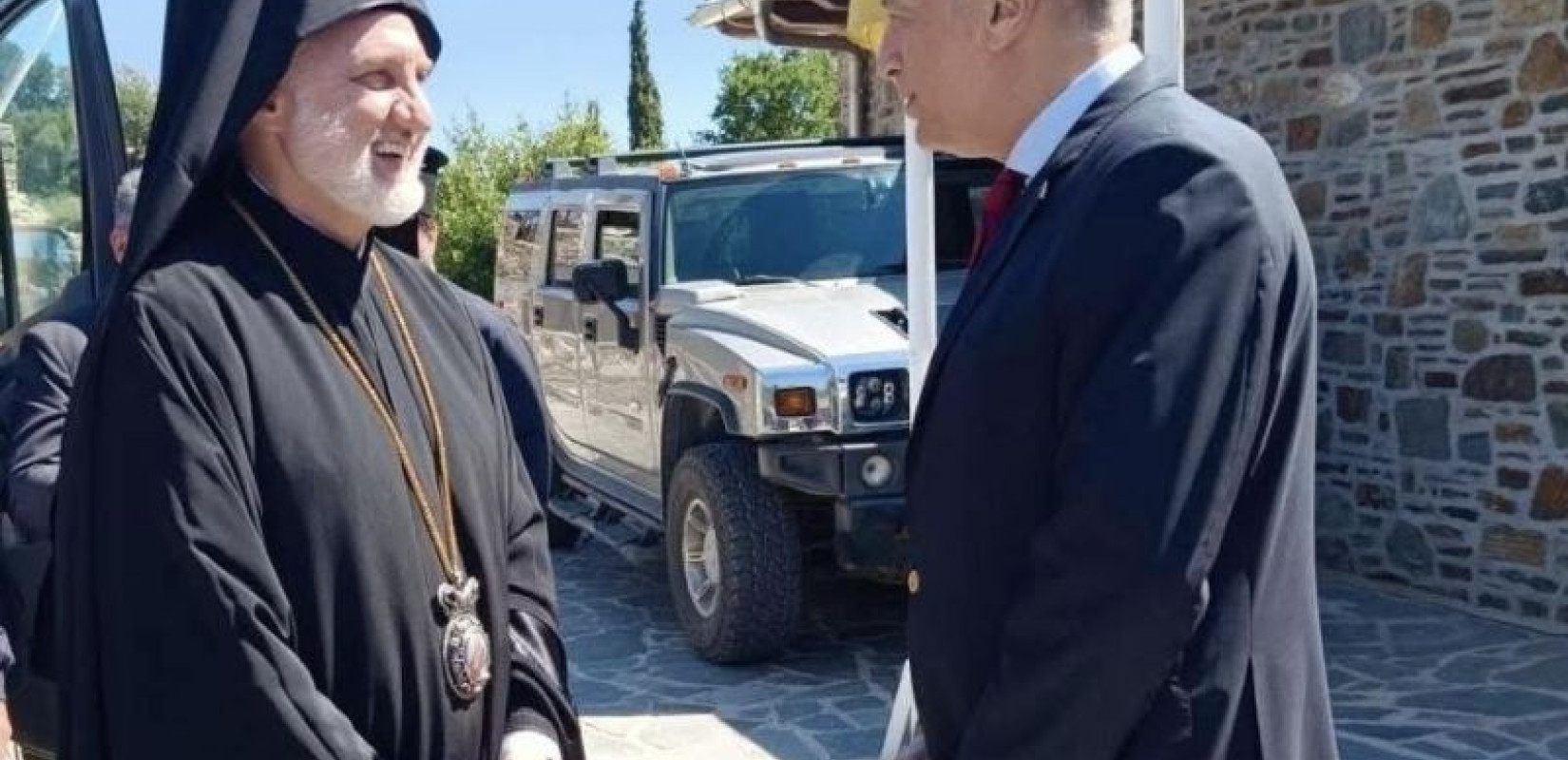 Στο Άγιο Όρος ο Αρχιεπίσκοπος Αμερικής Ελπιδοφόρος - Μήνυμα ενότητας από την Αθωνική Πολιτεία