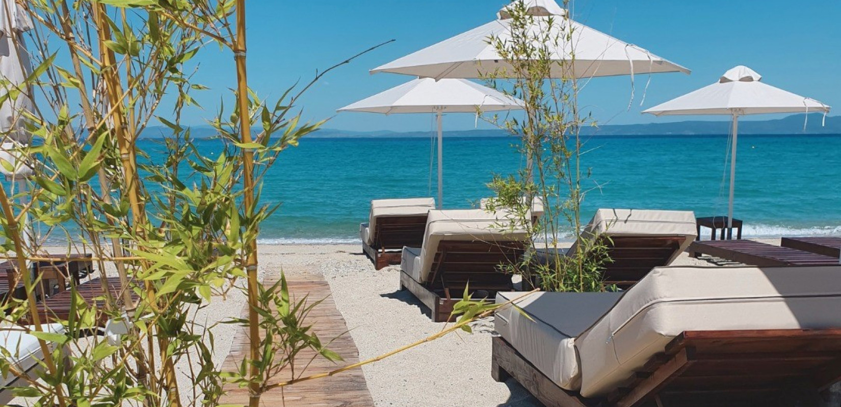 «Fiki Beach Bar & Restaurant»: Ένας lounge καλοκαιρινός προορισμός για μπάνιο, καλό φαγητό και δροσερά cocktails