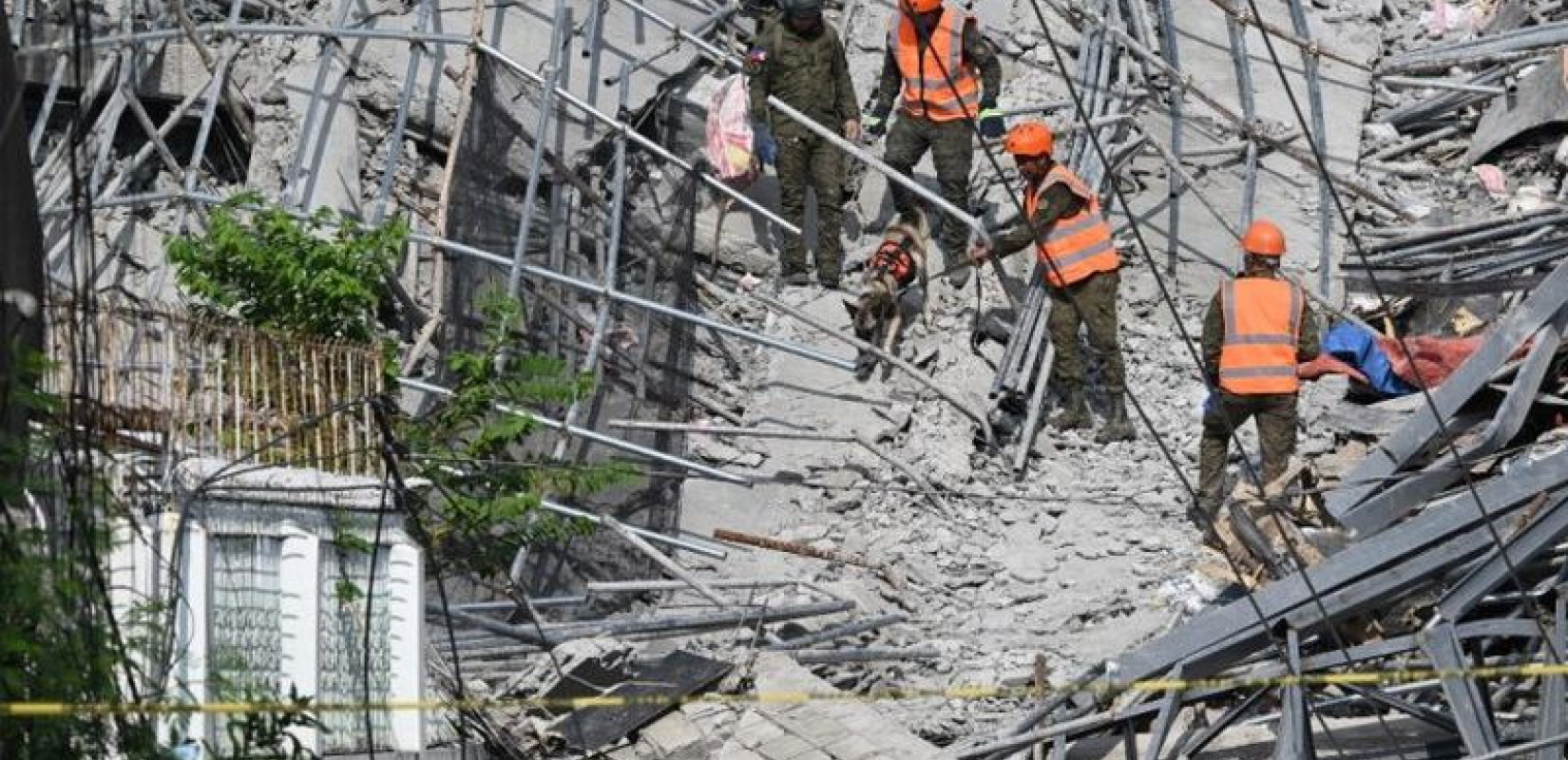 Φιλιππίνες: Αγωνία στα συντρίμμια - Τρεις νεκροί και 17 αγνοούμενοι μετά την κατάρρευση κτιρίου