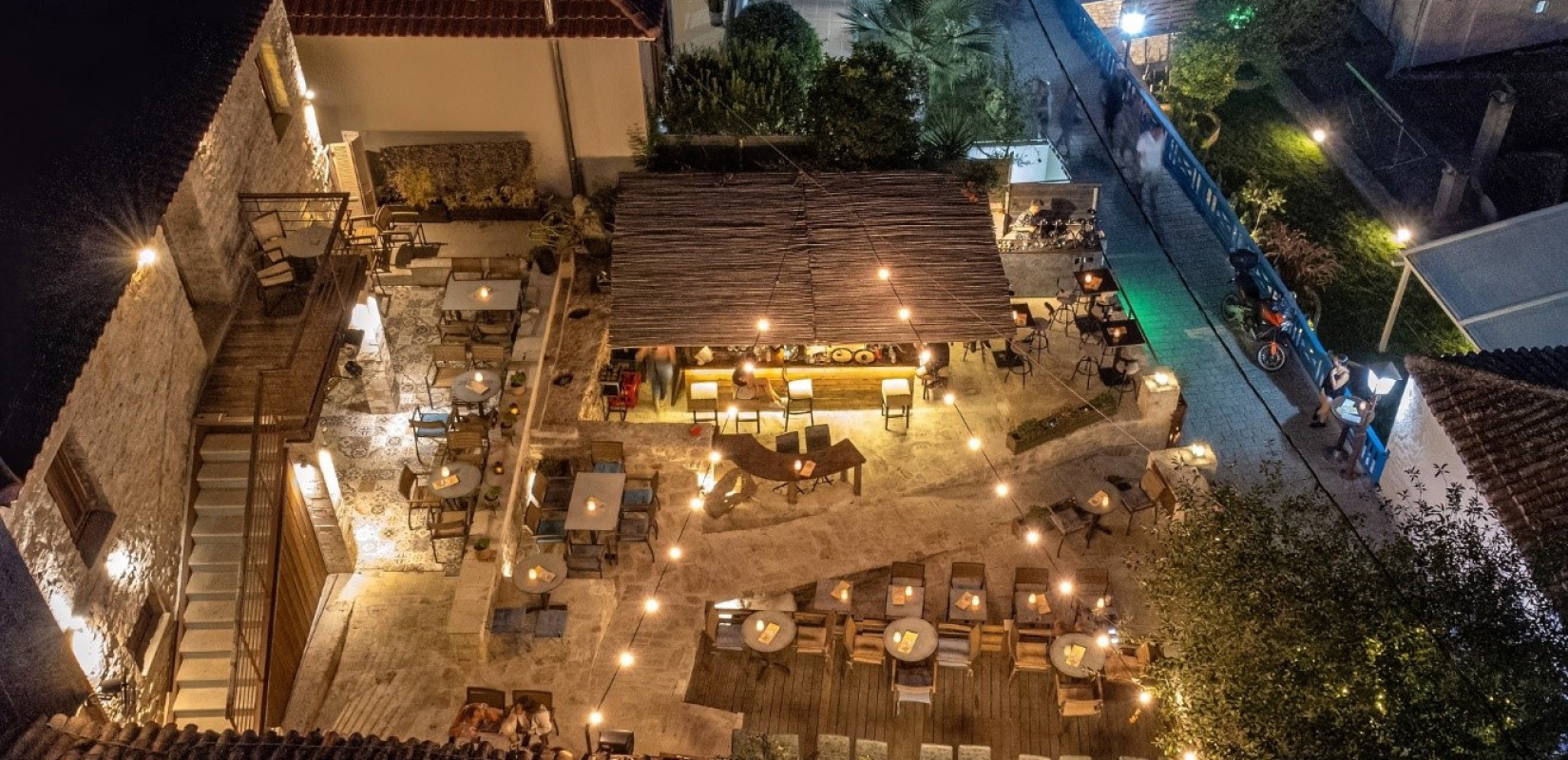 Ginger Bar: Το cocktail spot της Αφύτου με θέα, μουσική και ξεχωριστά vibes