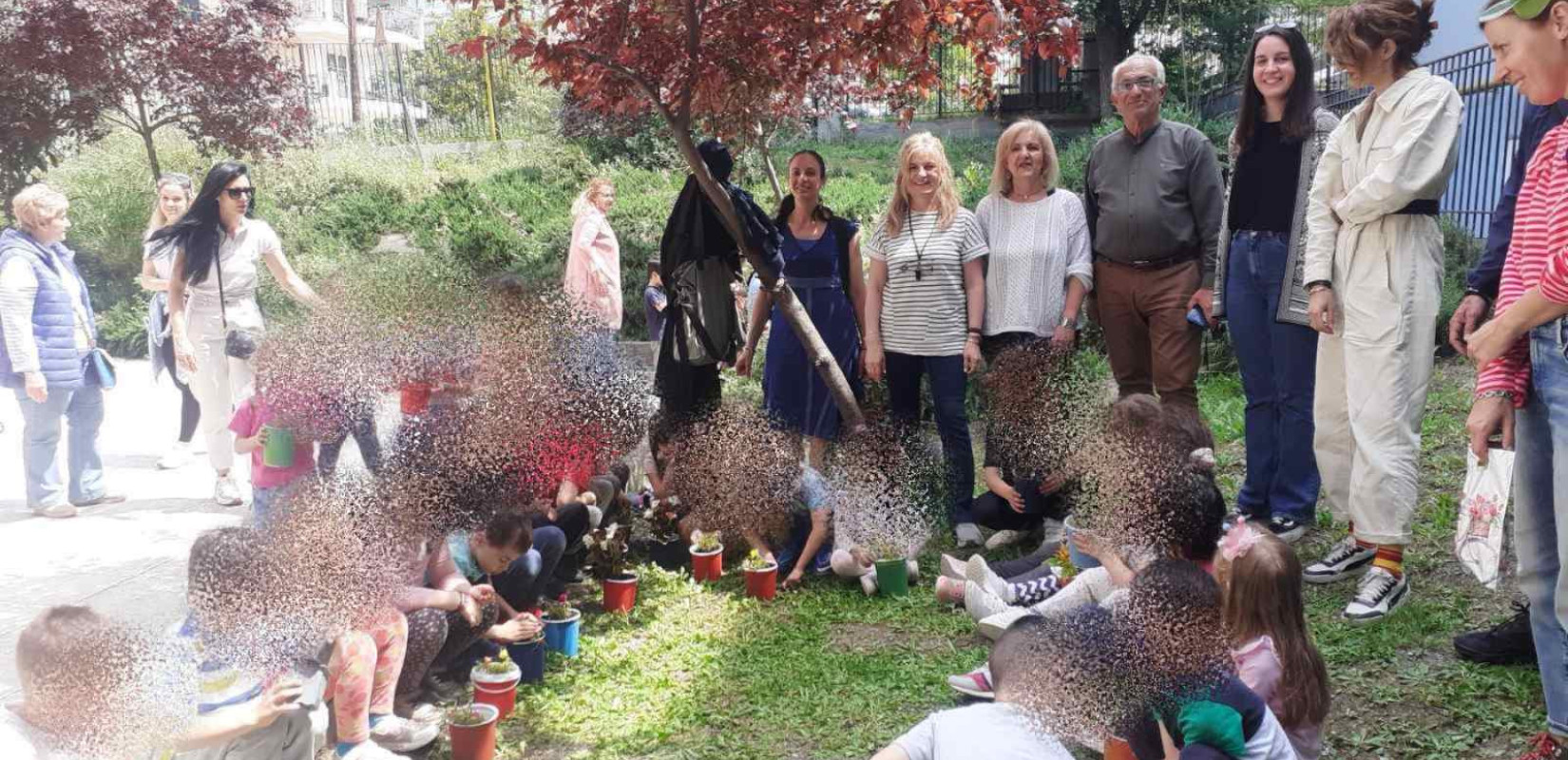 Θεσσαλονίκη: Νήπια σε ρόλο κηπουρού στην Καλαμαριά
