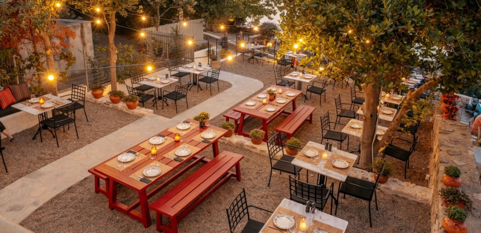 Philema Afitos Restaurant: Η νέα γαστρονομική άφιξη με θέα που κόβει την ανάσα