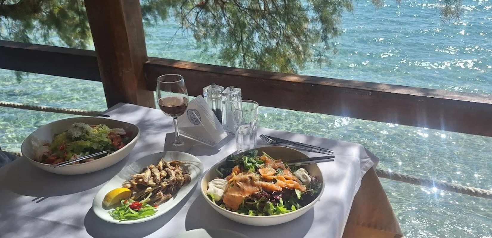 Ψαροταβέρνα Σιδέρα στο Ποσείδι Χαλκιδικής: Μια εμπειρία γεύσης και θάλασσας