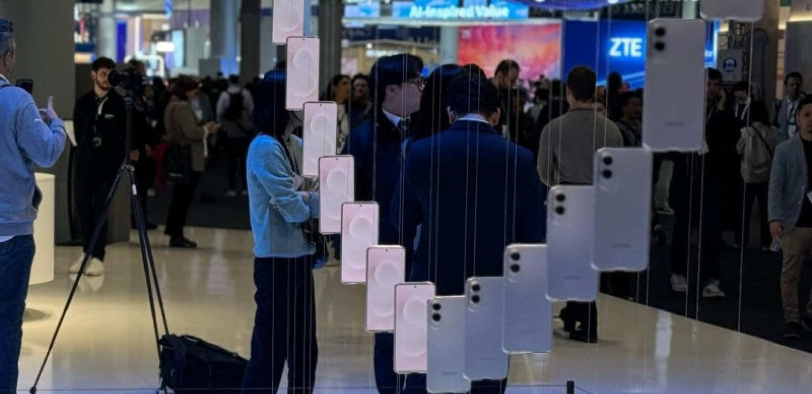 Smartphones στον… ύπνο: Γιατί οι καταναλωτές κρατούν παλιές συσκευές παρά την τεχνολογία