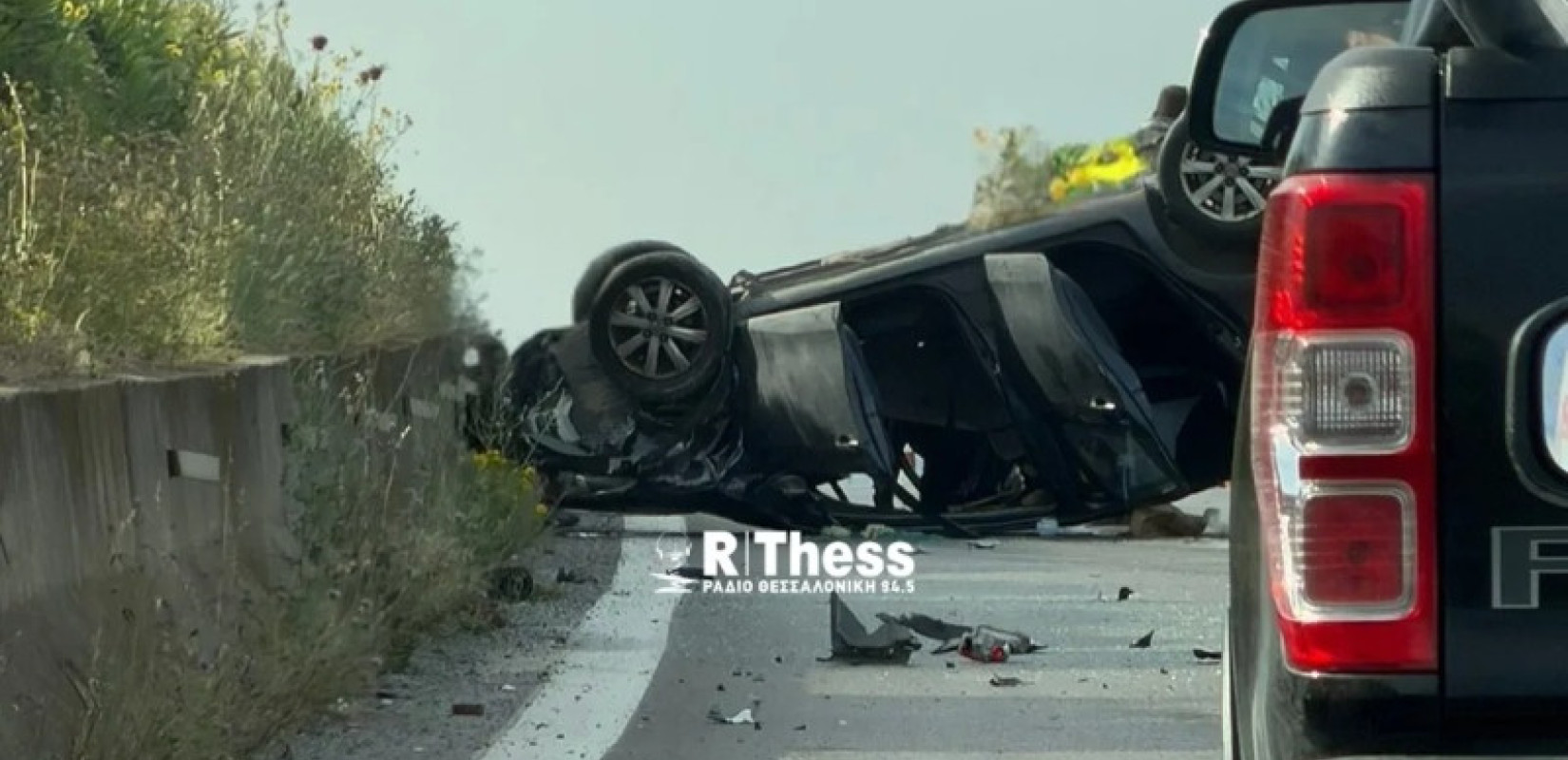 Θεσσαλονίκη: Σύγκρουση δύο οχημάτων στην Εθνική Οδό Θεσσαλονίκης - Μουδανιών - Κυκλοφοριακό κομφούζιο προς Χαλκιδική (βίντεο)