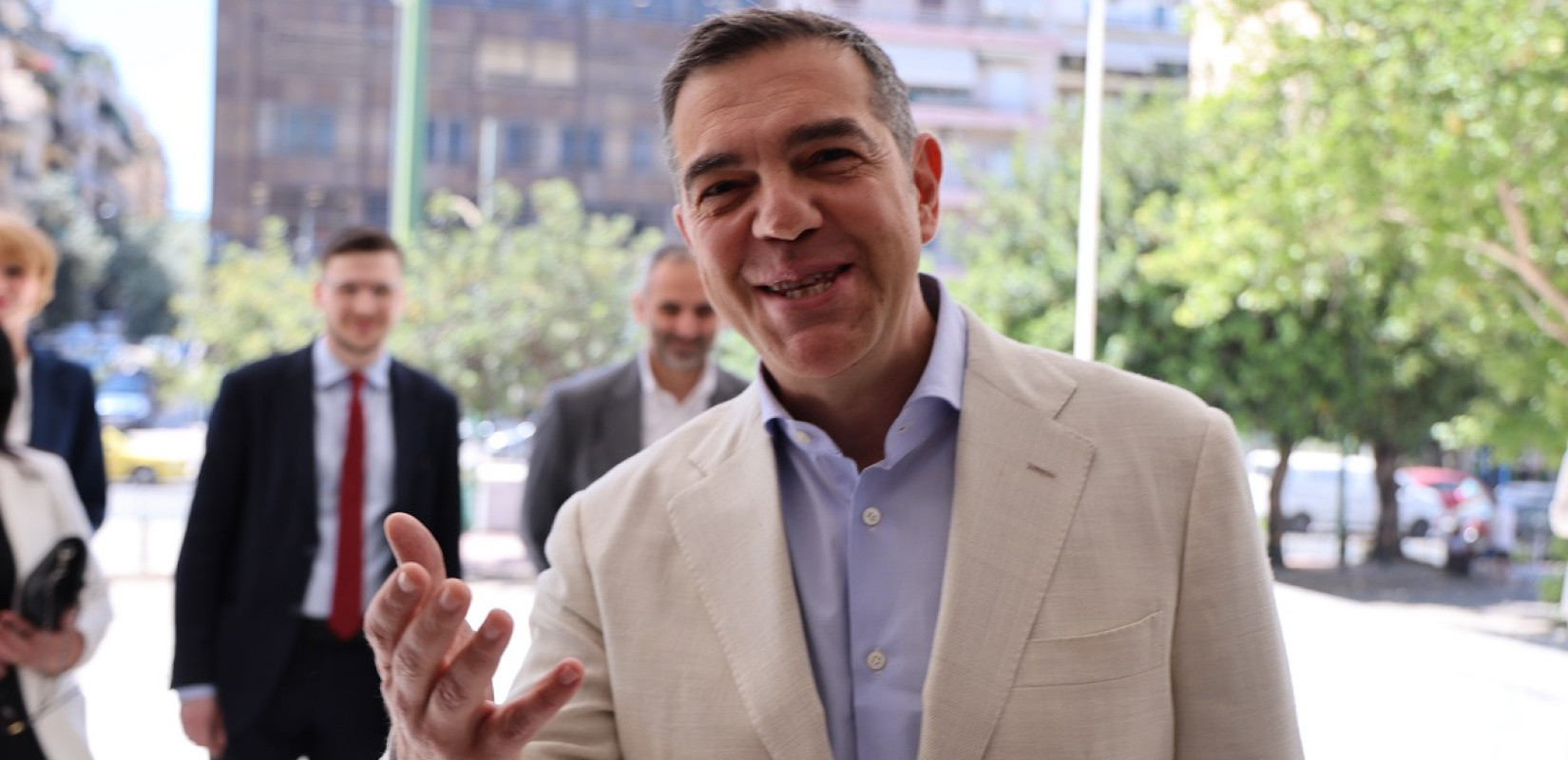 Ο Αλέξης Τσίπρας καταθέτει στον Άρειο Πάγο την ιδρυτική διακήρυξη του ΕΛΑΣ