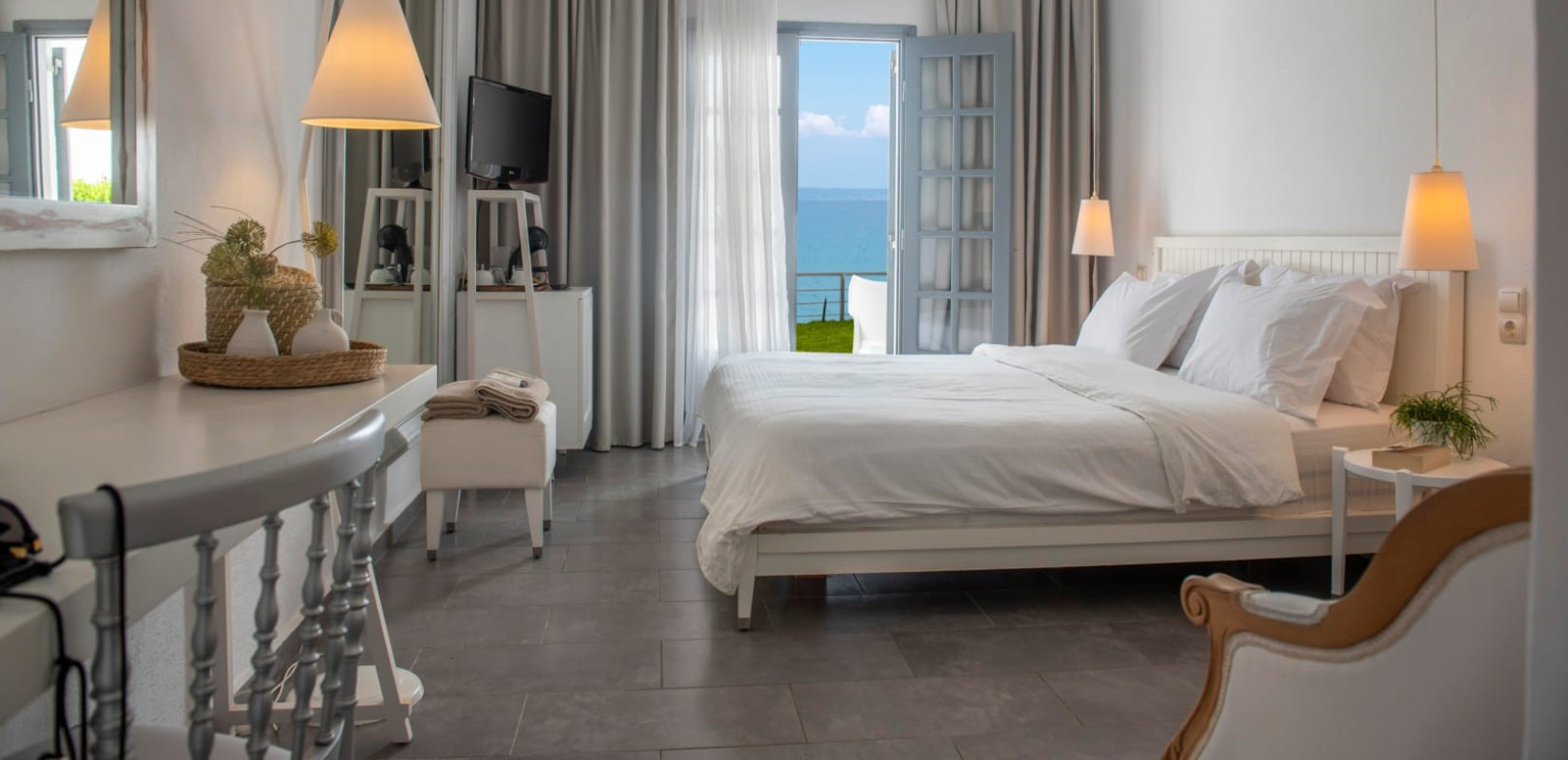 White Suites Resort: Ένα πολυτελές adults only καταφύγιο ηρεμίας στην καρδιά της Αφύτου