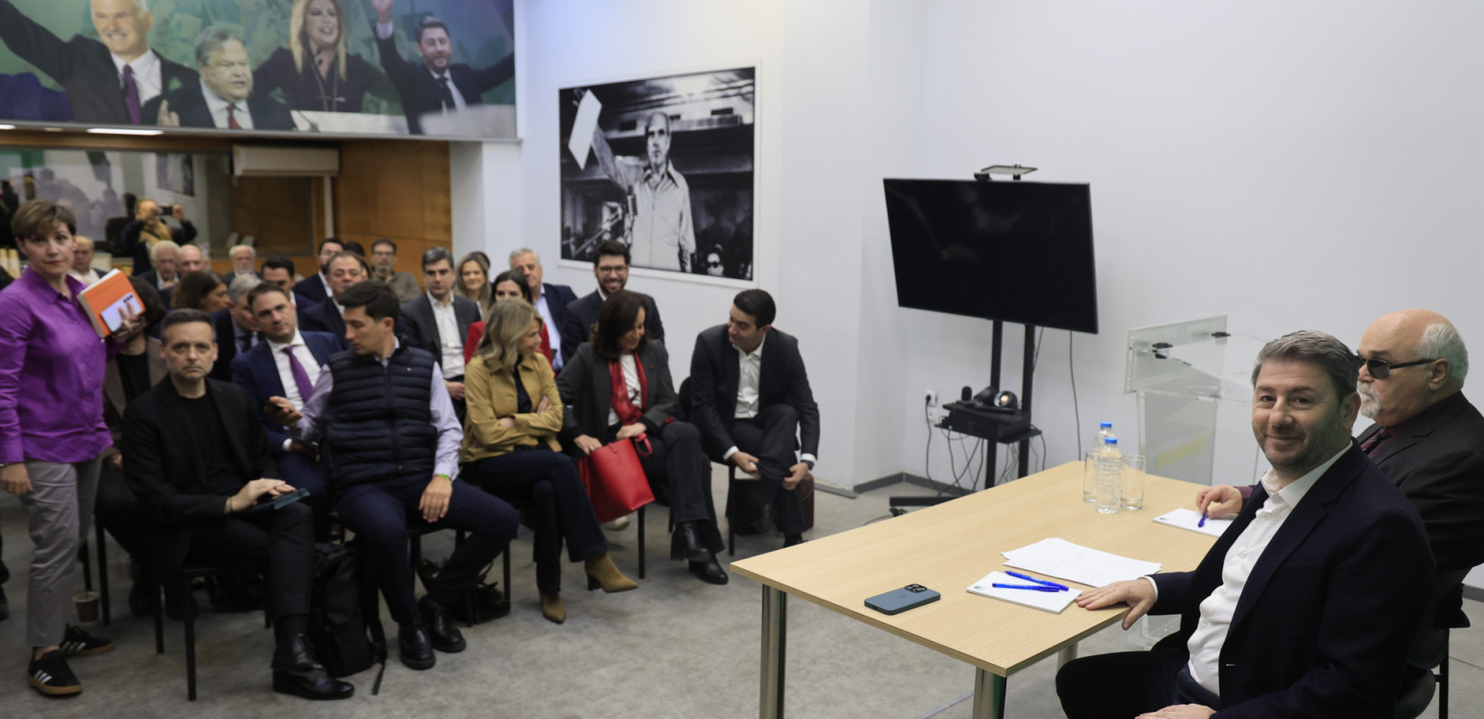 Με σχεδιασμό, εντατικοποίηση της δουλειάς και προσήλωση στο πρόγραμμά του απαντά το ΠΑΣΟΚ στον Τσίπρα