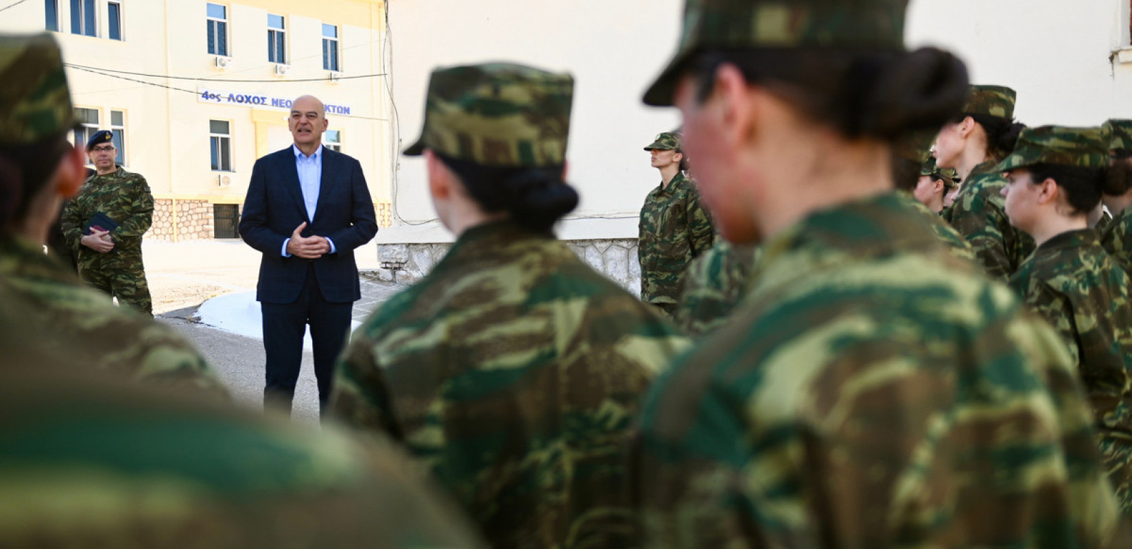 Ν. Δένδιας: Θεσμική τομή η κατάταξη των πρώτων εθελοντριών οπλιτών των Ενόπλων Δυνάμεων
