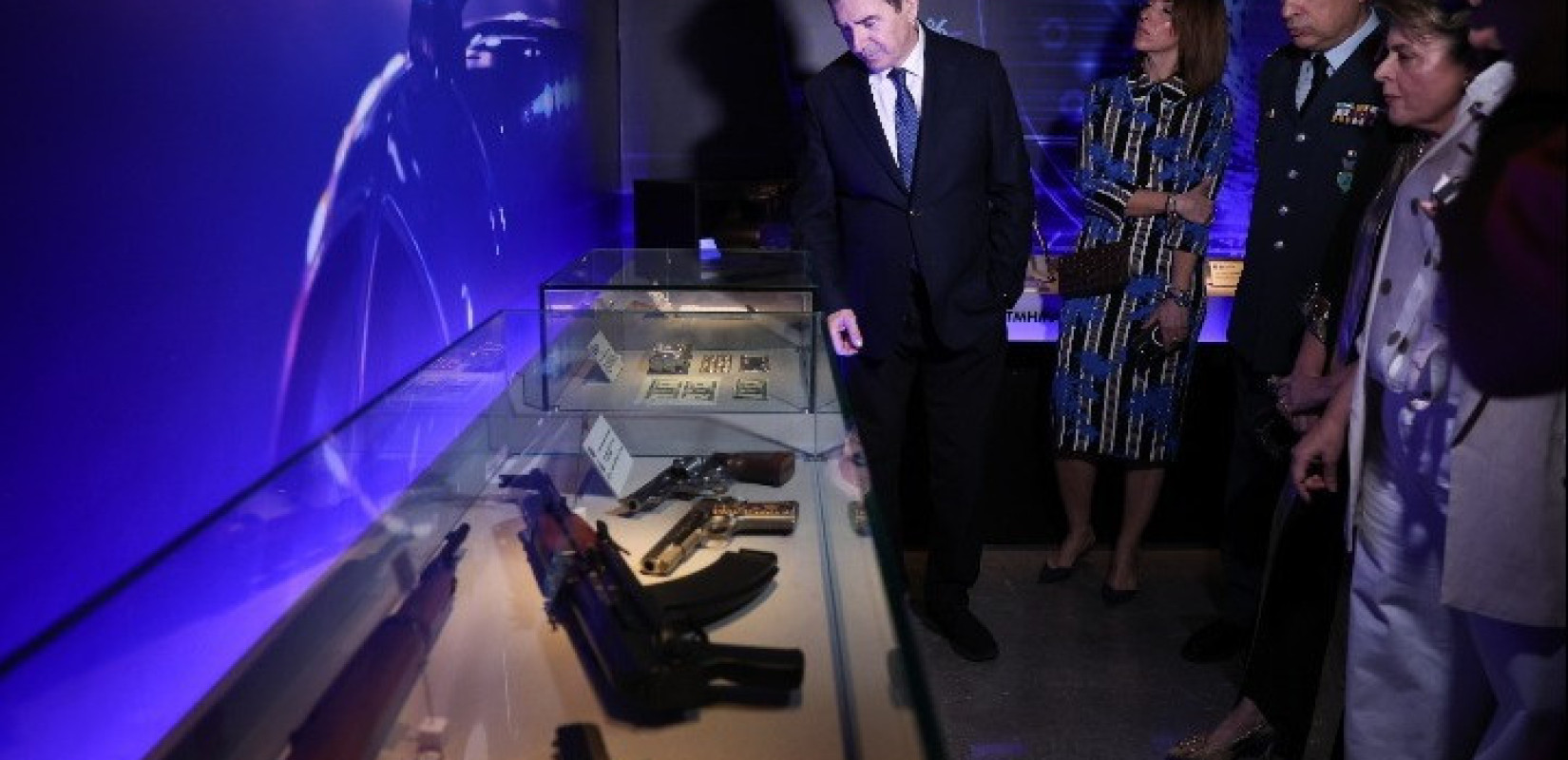 Εκεί όπου τα πειστήρια «μιλούν»: Όσα συμβαίνουν στον νέο εκθεσιακό χώρο της Διεύθυνσης Εγκληματολογικών Ερευνών