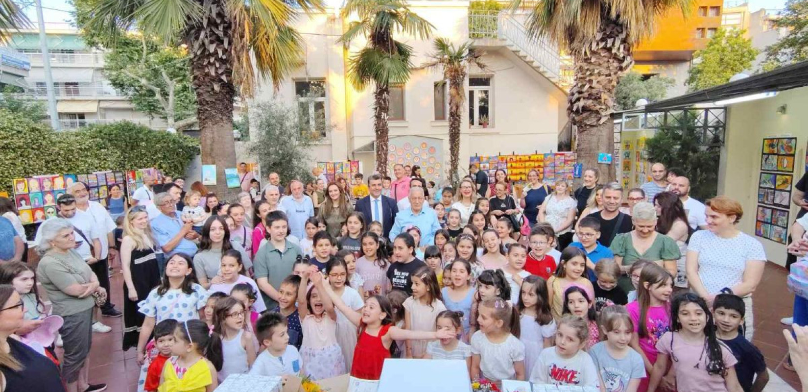 Τα παιδιά παρουσίασαν τις ζωγραφίες τους σε μια μοναδική έκθεση στον δήμο Αμπελοκήπων Μενεμένης