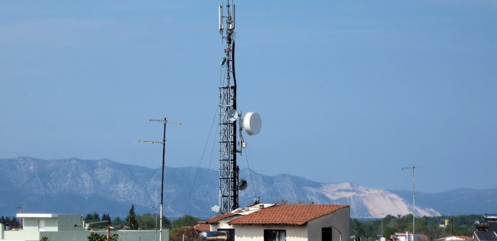 Παύλου Μελά: Οργή κατοίκων για κεραίες κινητής τηλεφωνία που κυκλώνουν οικισμό - «Ως εδώ και μη παρέκει» απαντά ο Δήμος
