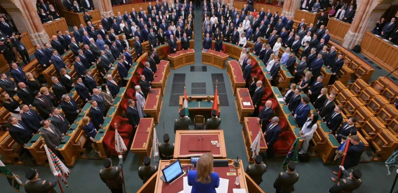 Στιγμιότυπο από τη συνεδρίαση όπου υπερψηφίστηκε η περικοπή των αποδοχών των βουλευτών - Πηγή: https://www.freemalaysiatoday.com/cdn-cgi/image/width=3840,quality=80,format=auto,fit=scale-down,metadata=none,dpr=1,onerror=redirect/https://media.freemalaysia