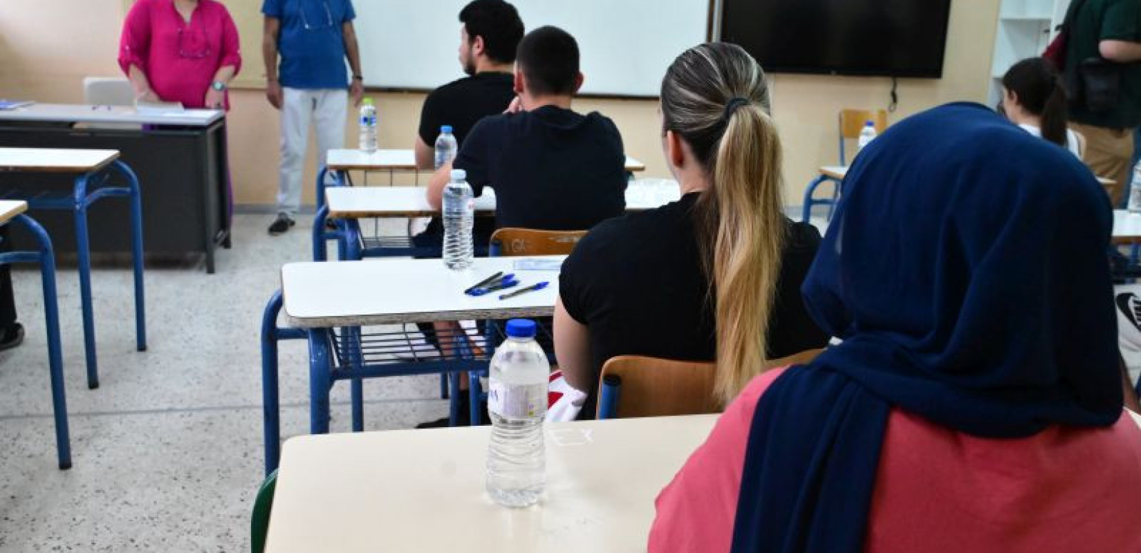 Πανελλαδικές: Οι απαντήσεις στα θέματα που έπεσαν στη Νεοελληνική Γλώσσα και Λογοτεχνία (βίντεο)