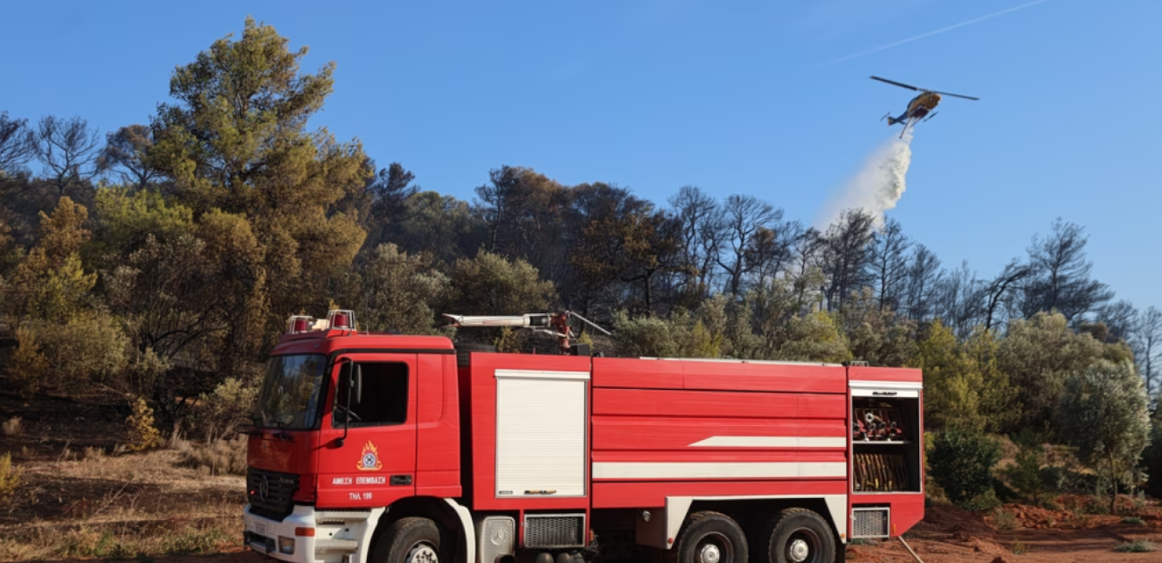 Σαλαμίνα: Υπό μερικό έλεγχο η πυρκαγιά στα Αμπελάκια