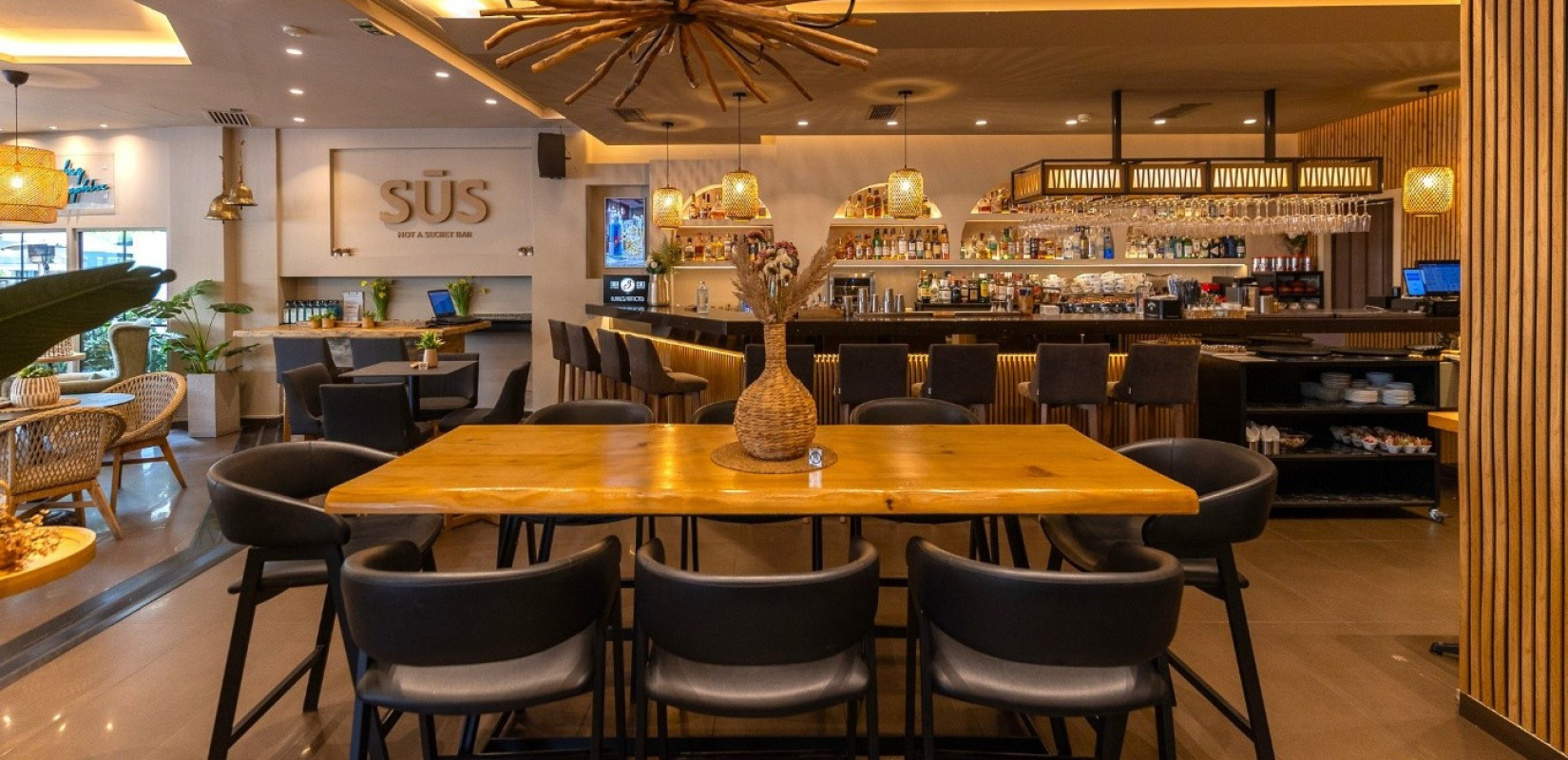 SŪS not a secret bar: Το αγαπημένο all day στέκι στην πλατεία του Ευόσμου με το ξεχωριστό vibe