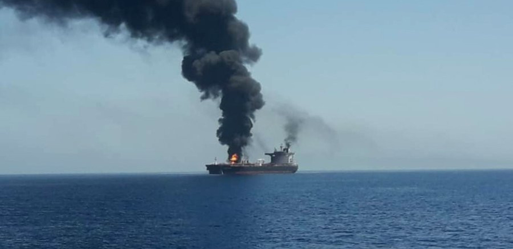 Μέση Ανατολή: Αμερικανικό μαχητικό έπληξε δεξαμενόπλοιο στον Κόλπο του Ομάν (βίντεο)