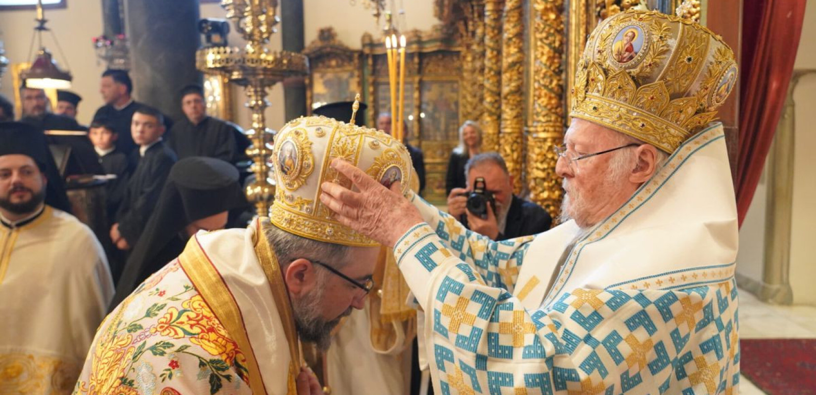 Πηγή φωτογραφίας: https://www.orthodoxianewsagency.gr/patriarxeia/oikomeniko-patriarxeio/xeirotonia-episkopou-tamisou-i-eorti-tis-pentikostis-sto-oikoumeniko-patriarxeio/