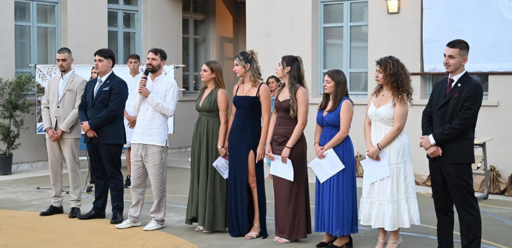 Συγκίνηση στην τελετή αποφοίτησης των οκτώ μαθητών του Λυκείου Ίμβρου (φωτό)