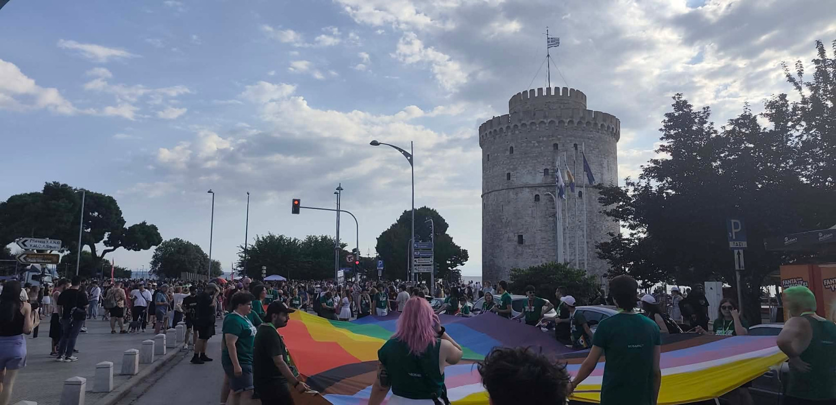 Θεσσαλονίκη: Γέμισε χρώματα το κέντρο με την παρέλαση του Pride (βίντεο)