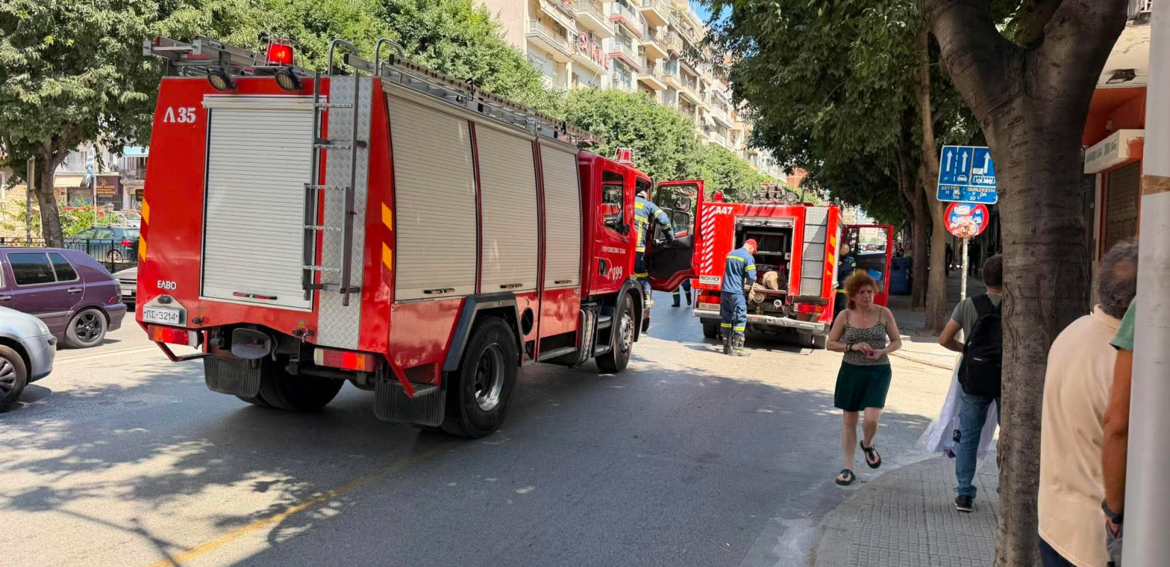 Θεσσαλονίκη: Φωτιά σε σπίτι στο κέντρο - Τρία άτομα απεγκλωβίστηκαν (βίντεο)