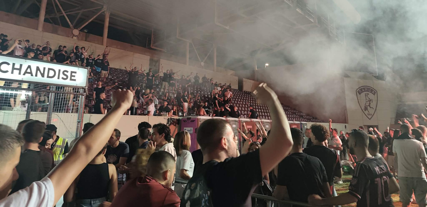 Πάρτι των οπαδών της ΑΕΛ μετά τη συναυλία του ΛΕΞ στη Λάρισα - Δείτε βίντεο