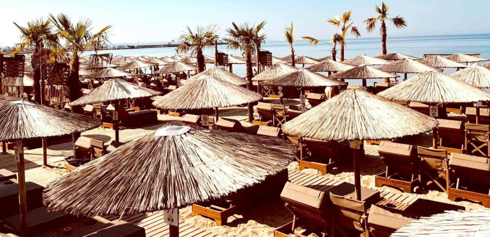 Diamond Premium Beach Club: Το «διαμάντι» της Χαλκιδικής που επαναπροσδιορίζει την εμπειρία των beach bar