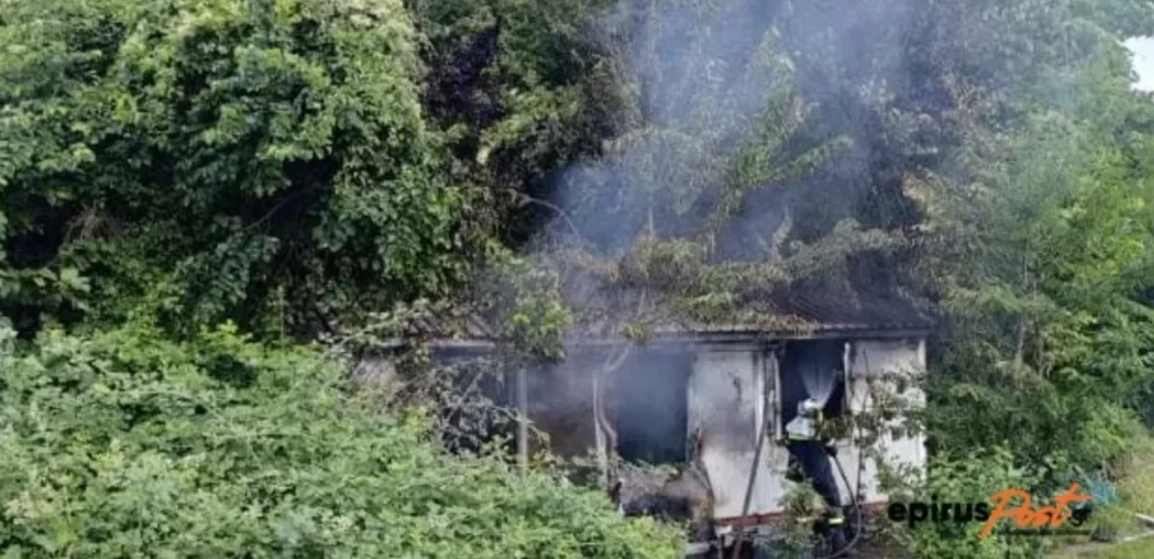 Ιωάννινα: Τραγωδία στην Κόνιτσα - Απανθρακώθηκαν μέσα σε κοντέινερ τέσσερα ηλικιωμένα αδέλφια
