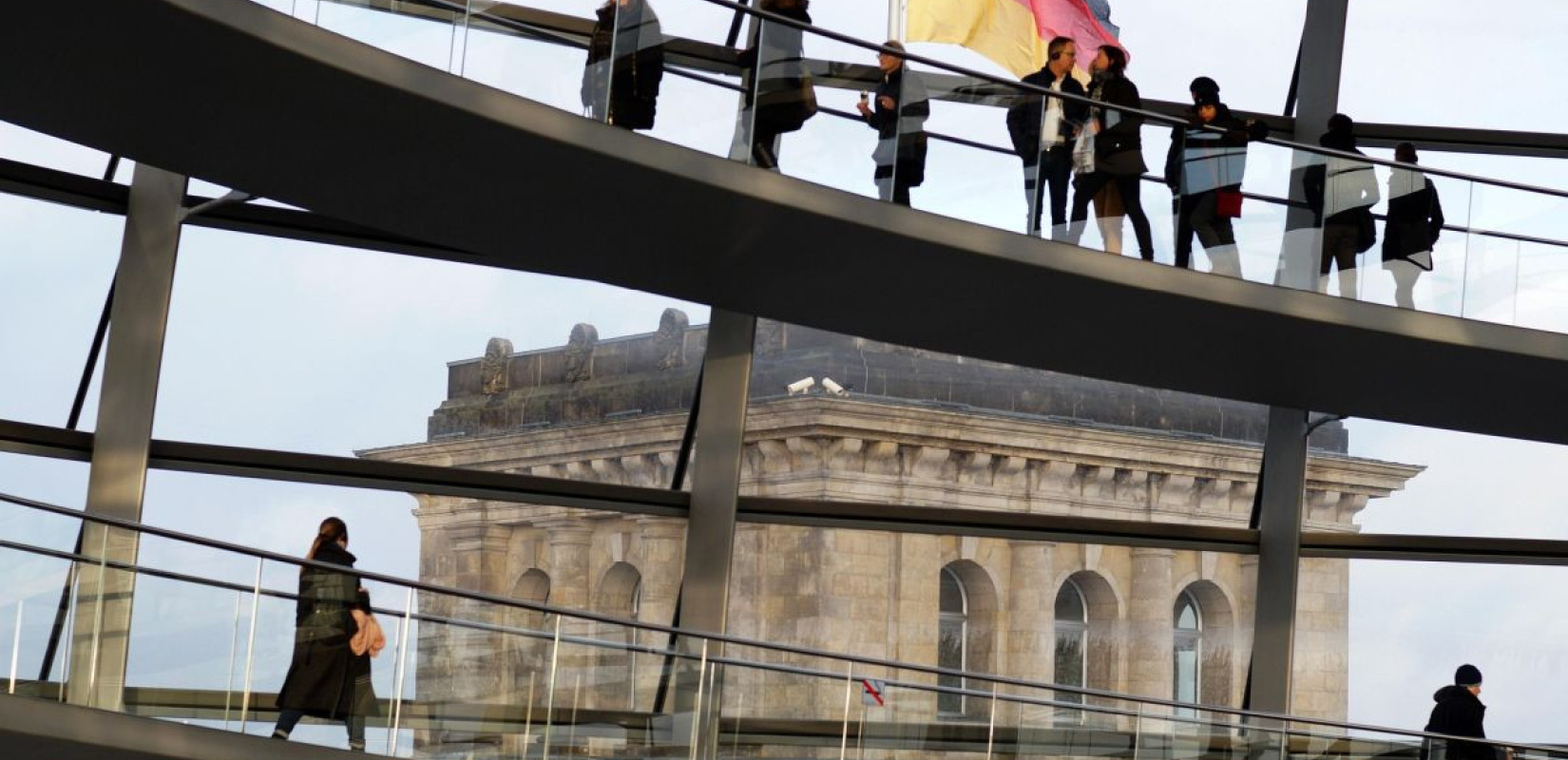 Φωτογραφία αρχείου - Πηγή: https://pixabay.com/photos/berlin-reichstag-people-1571047/