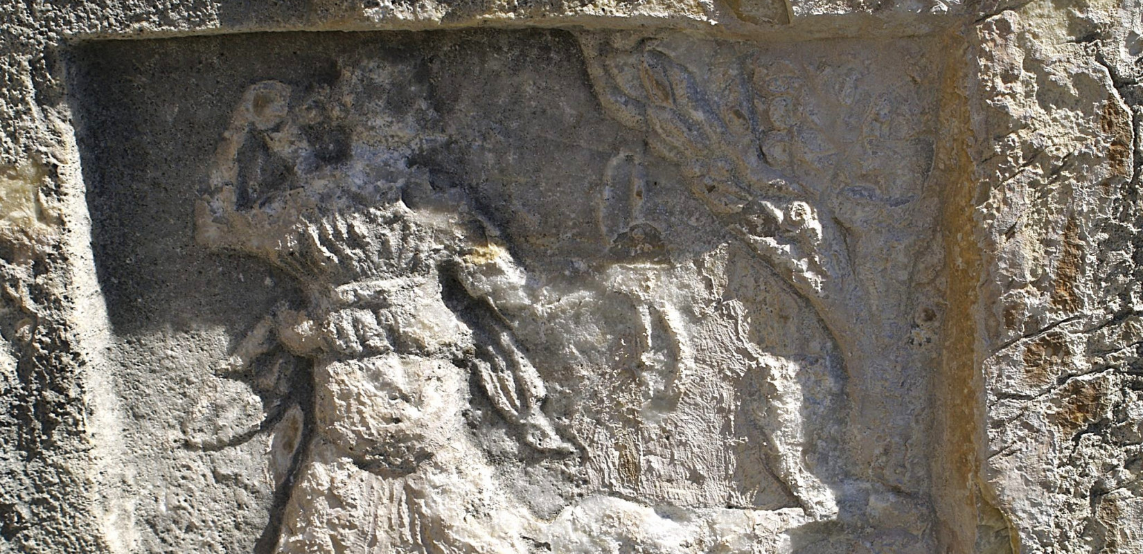 Οι άγνωστες βραχογραφίες της Καβάλας, που αφηγούνται την ιστορία της κοινότητας