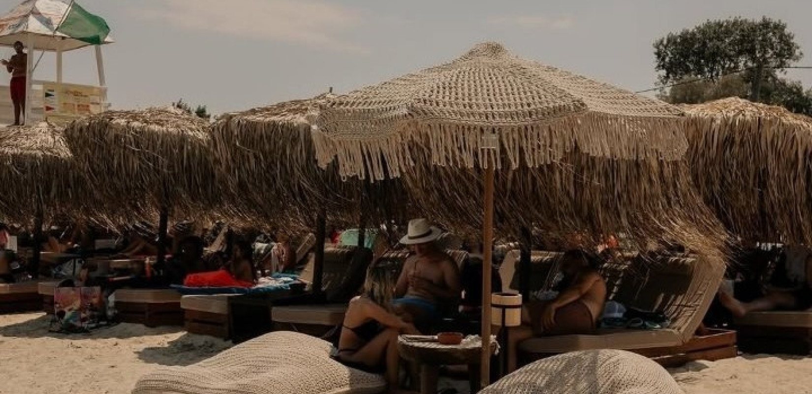 Livrochio Beach Bar: Το αγαπημένο beach spot στην Τρανή Αμμούδα Χαλκιδικής
