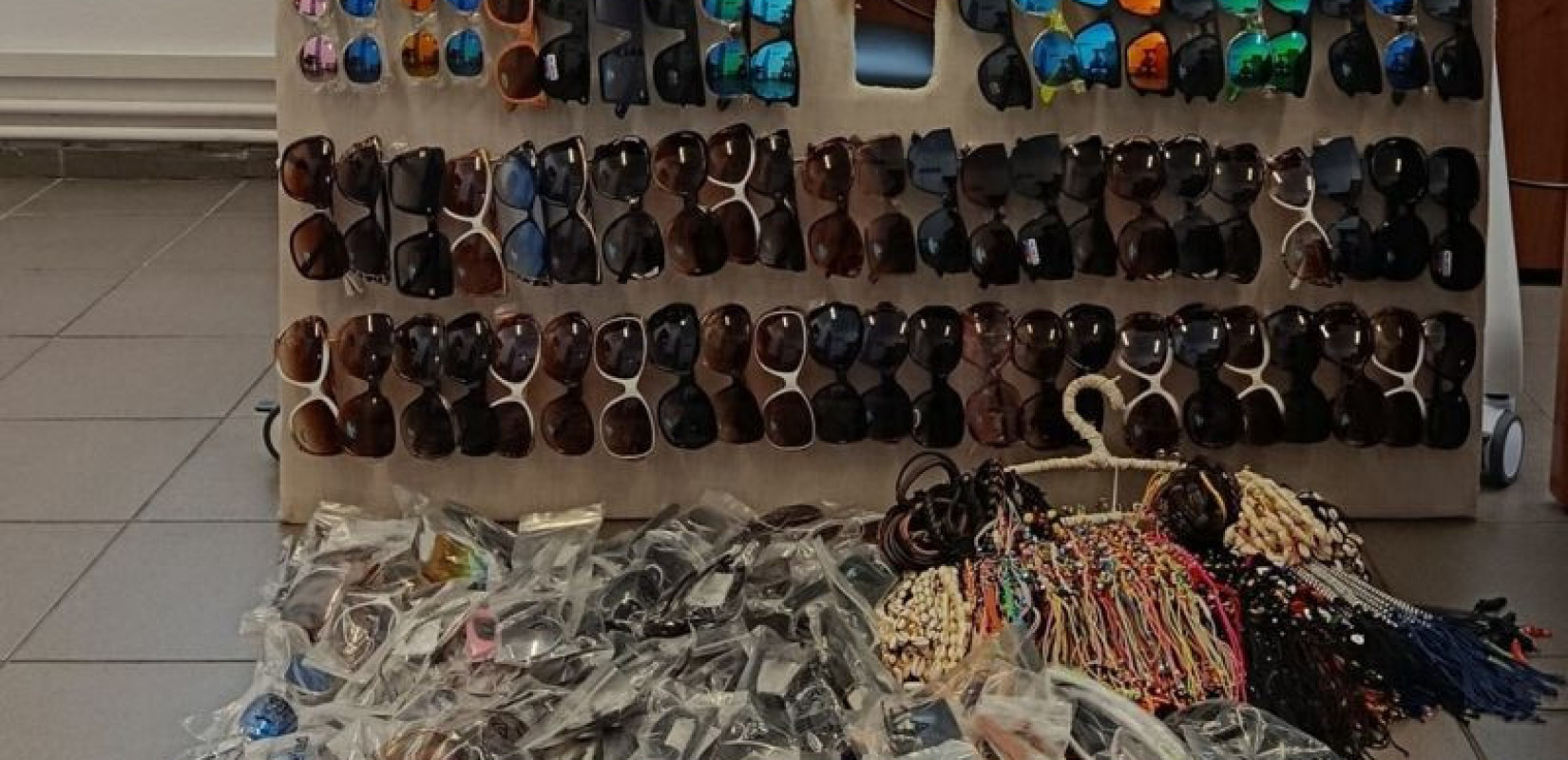 Θεσσαλονίκη: «Σκούπα» της ΕΛ.ΑΣ. στο παρεμπόριο - Πέντε συλλήψεις και σχεδόν 900 κατασχέσεις προϊόντων