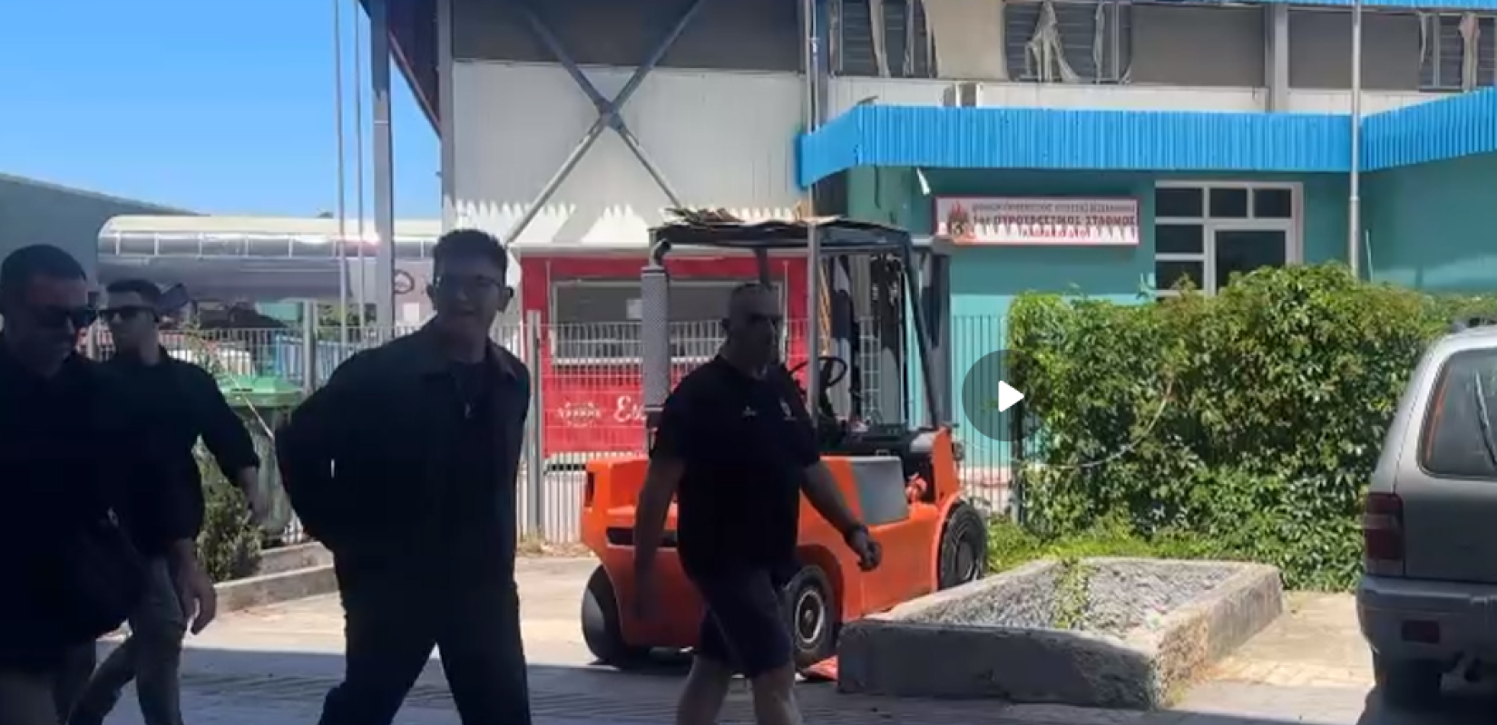 Μπάσκετ: Εν μέσω χειροκροτημάτων και συνθημάτων έφτασε ο Σιάο στο Αλεξάνδρειο