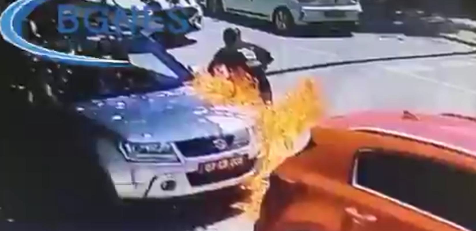 Σκόπια: Πυρπολήθηκε όχημα με βουλγαρικές διπλωματικές πινακίδες (βίντεο)