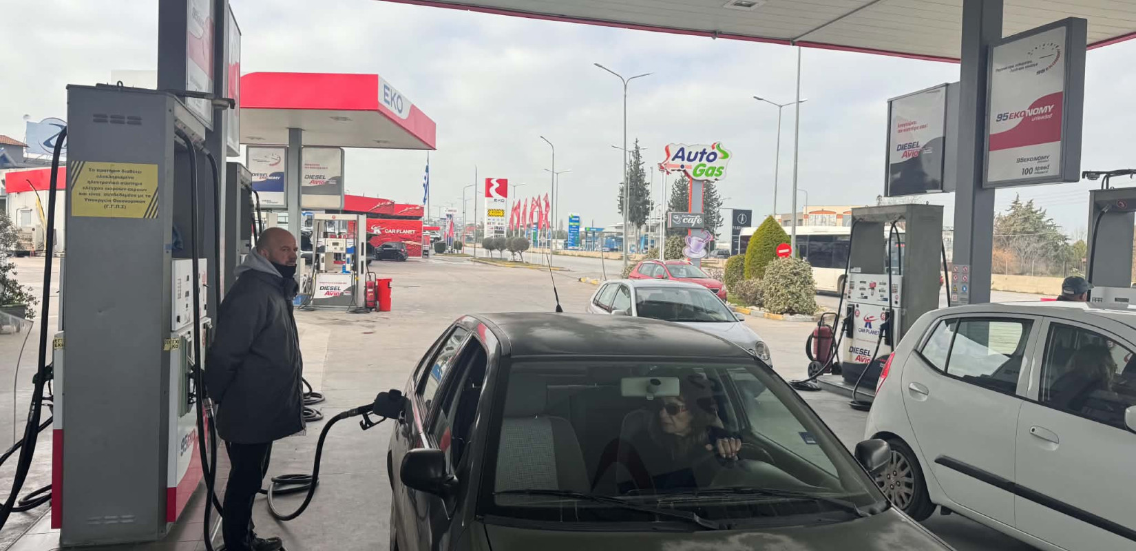 Θεσσαλονίκη: Αργεί η αποκλιμάκωση στις τιμές των καυσίμων – Γιατί η μείωση καθυστερεί να φτάσει στην αντλία