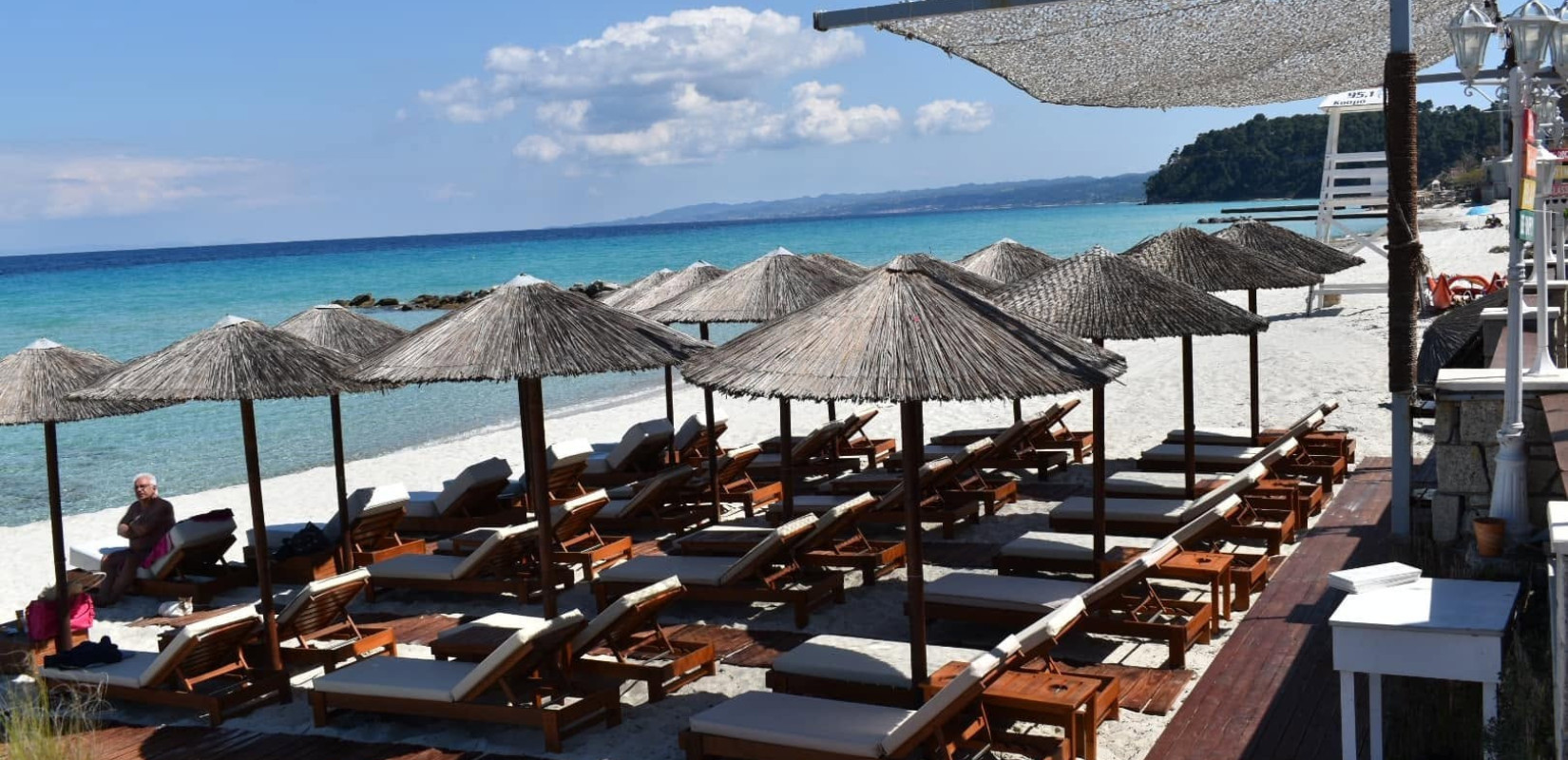 Afrodite Beach Bar-Restaurant: Ένας αγαπημένος προορισμός στην Καλλιθέα από το 1988