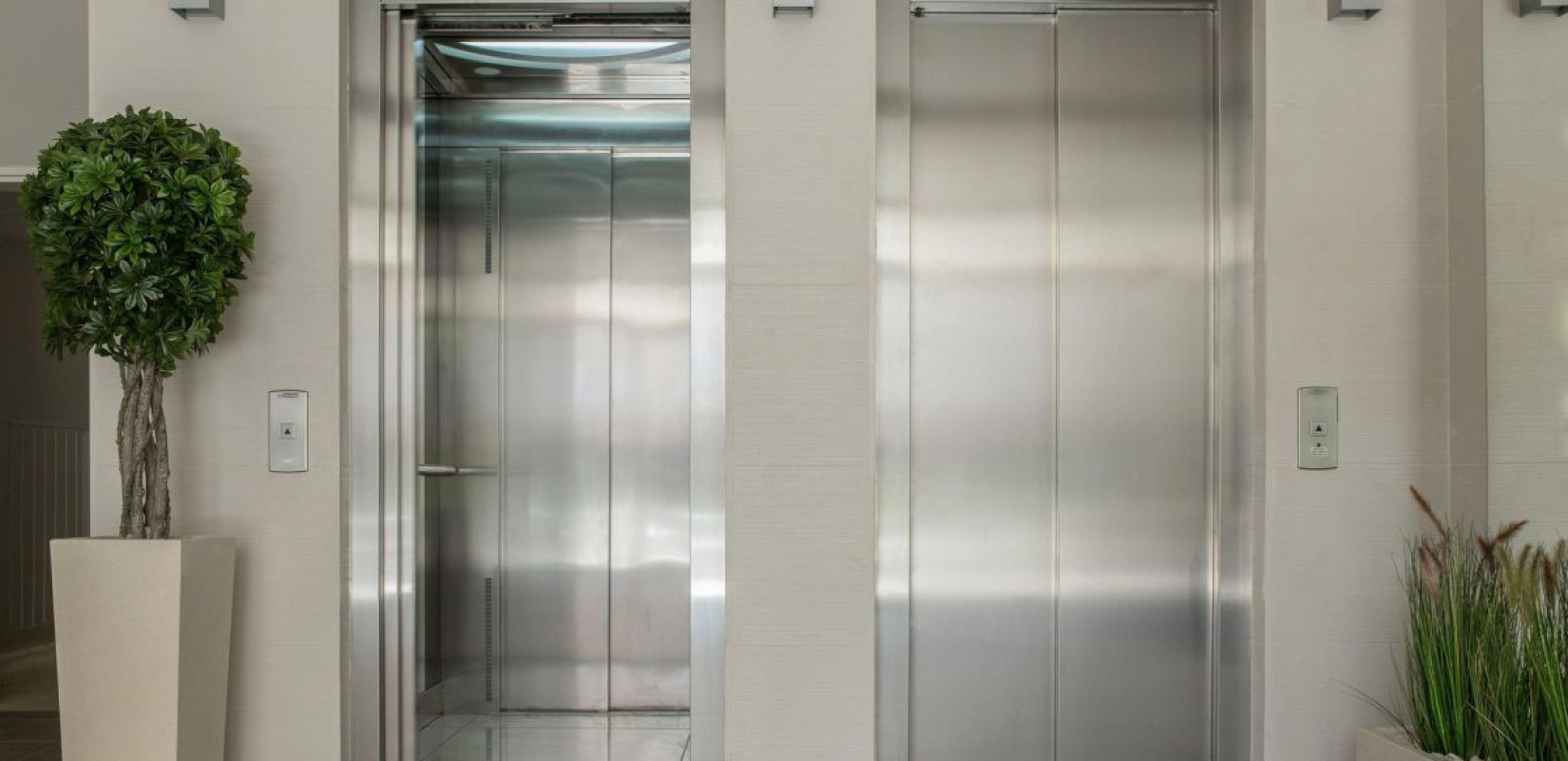 Φωτογραφία αρχείου από https://pixabay.com/photos/elevators-lobby-entrance-1756630/