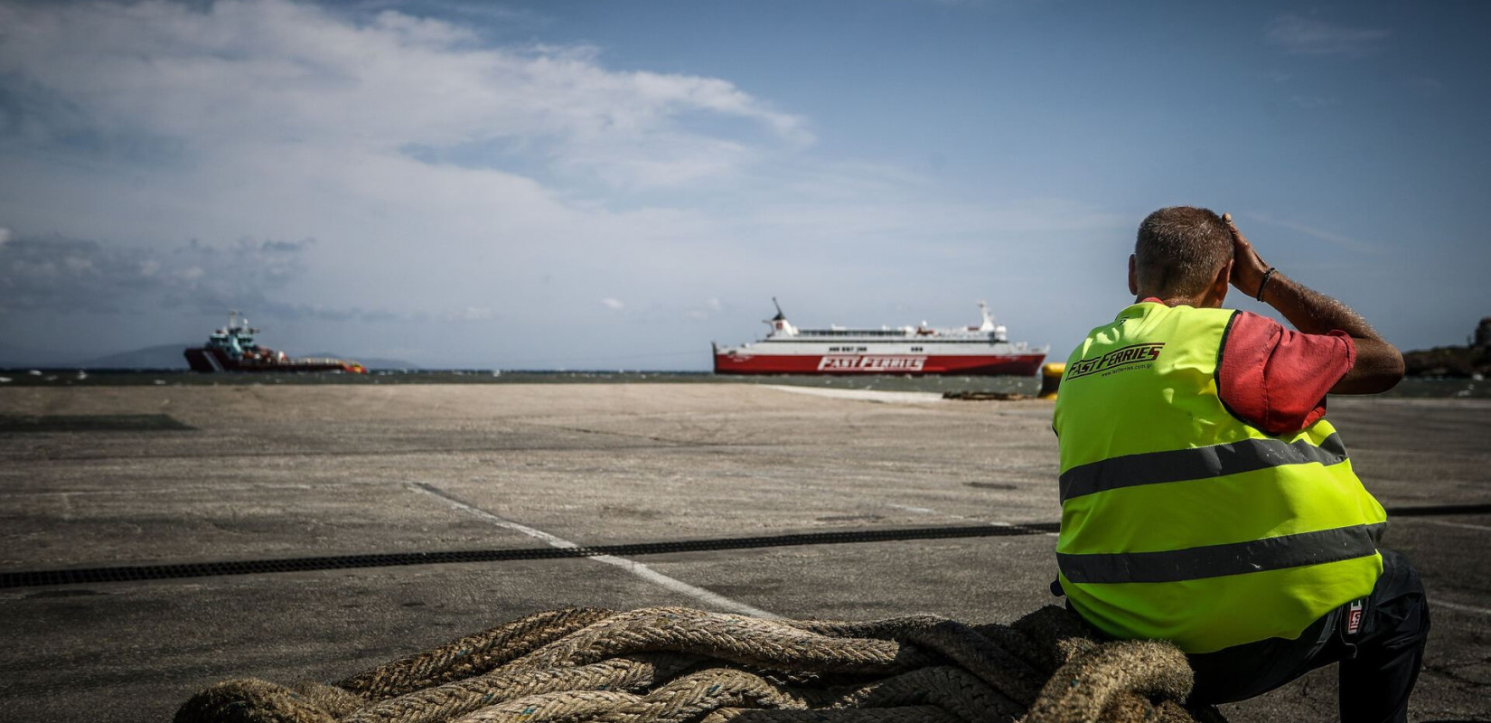 Παράνομη έκρινε το δικαστήριο την απεργία στη Ραφήνα: Επιμένουν οι ναυτεργάτες - Μπαράζ ακυρώσεων στα δρομολόγια