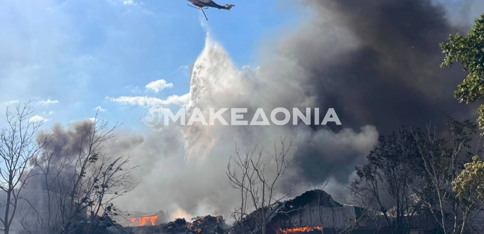 Θεσσαλονίκη: Διάσπαρτες εστίες στην πυρκαγιά στο Ωραιόκαστρο - Το επίκεντρο της προσοχής σε 2 εργοστάσια