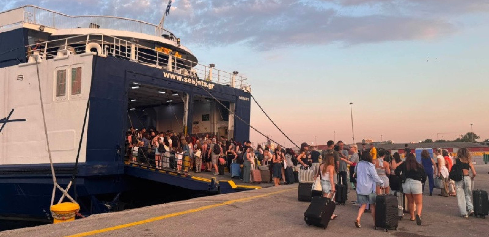 Θεσσαλονίκη: Σήκωσε άγκυρα το πρώτο πλοίο για Σποράδες - Στο 95% η πληρότητα (βίντεο)