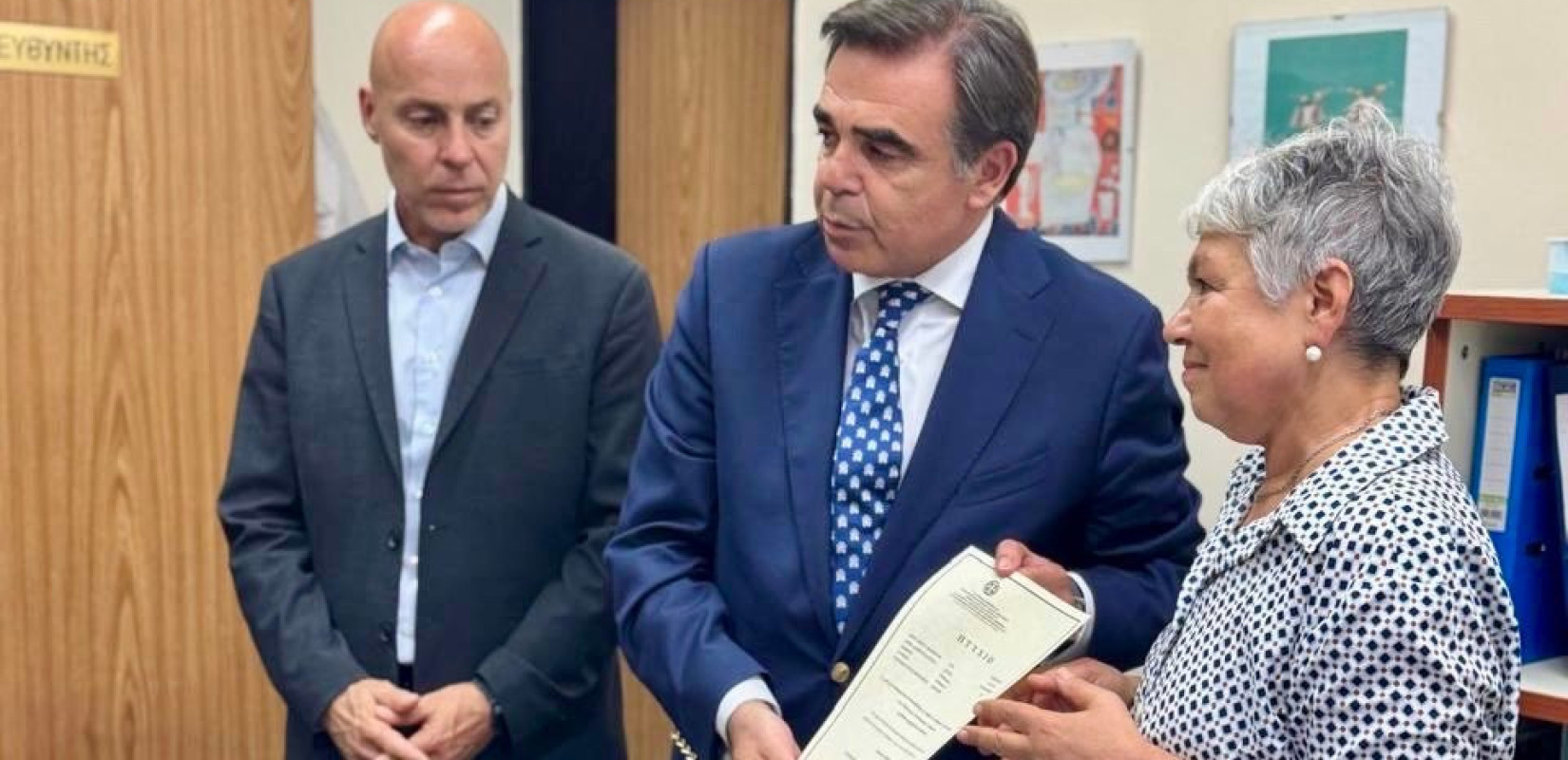 Μ. Σχοινάς: Παρέλαβε από την Γαλακτοκομική Σχολή Ιωαννίνων το πτυχίο του Βαγγέλη Γιακουμάκη και θα το παραδώσει στους γονείς του