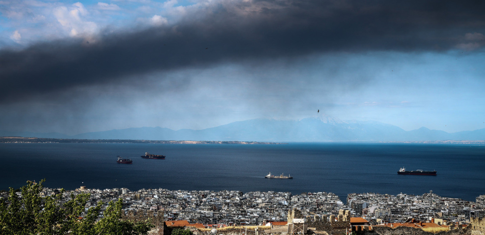 Πέπλο τοξικού νέφους έχει καλύψει τη Θεσσαλονίκη - Οδηγία για κλειστά παράθυρα και πόρτες