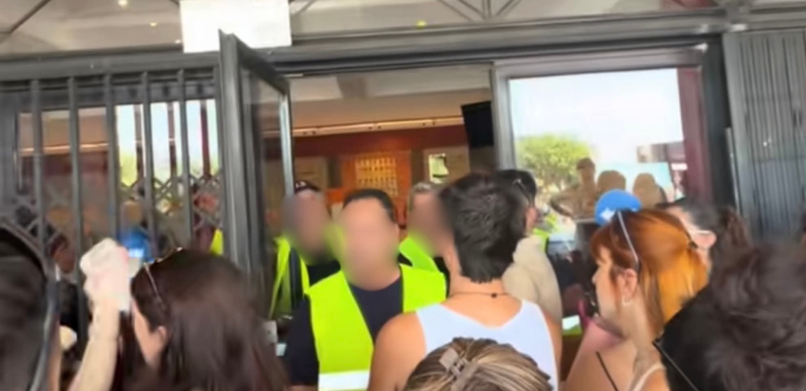 ΑΠΘ: Η επεισοδιακή τελετή ορκωμοσίας, οι επερωτήσεις στη Βουλή και το blackout (βίντεο)
