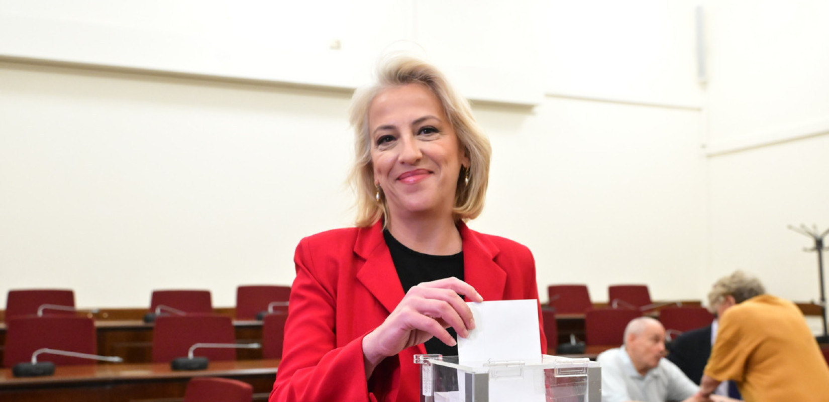 Πρόεδρος του ΣΥΡΙΖΑ η Ρένα Δούρου - Πήρε 7 από τις 8 ψήφους