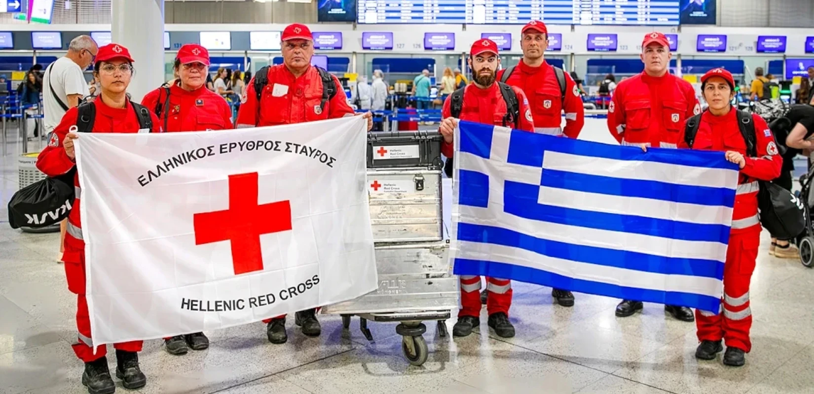 «Φέρνετε μαζί σας την ελπίδα»: Το συγκινητικό μήνυμα πιλότου που έκανε τους Έλληνες διασώστες να δακρύσουν (βίντεο)
