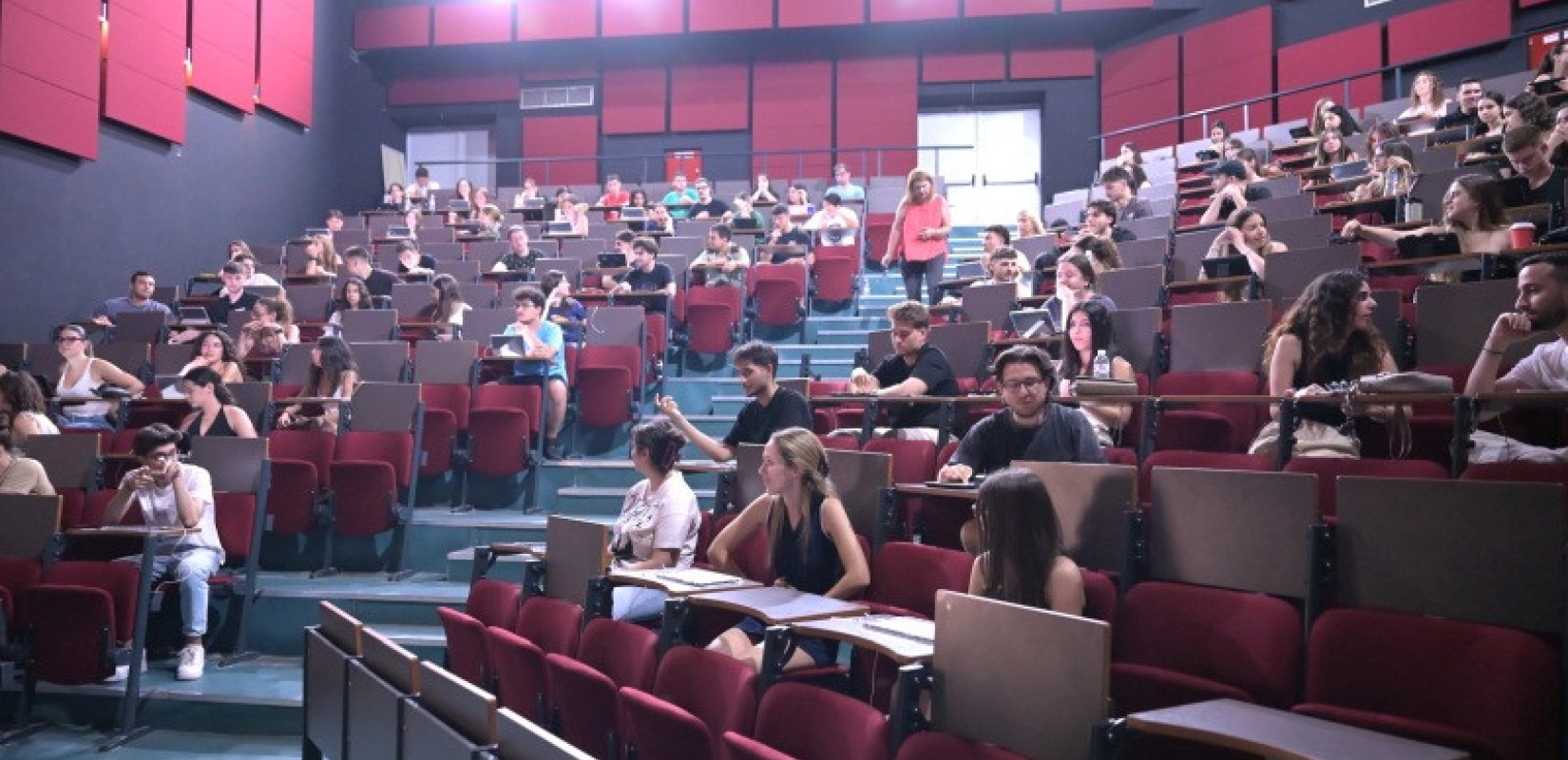 Ψηφιακό «άλμα» στο ΑΠΘ: «Τέλος» στο χαρτί με 2.730 tablets - Η νέα ψηφιακή εποχή στις εξετάσεις των φοιτητών