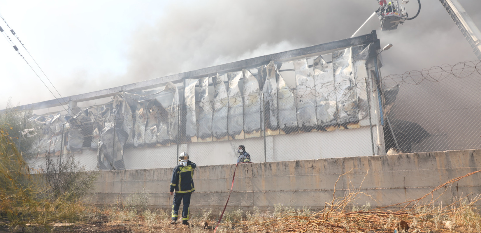 Οριοθετήθηκε η πυρκαγιά στο εργοστάσιο στον Ασπρόπυργο